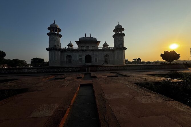 All Inclusive Taj Mahal Tour From Mumbai - Hotel, breakfast, and transfers: where the comfort actually shows up