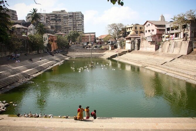 Banganga Walkeshwar Walking Tour - Stop 1: Walkeshwar’s 18-temple circuit and the meaning of stone