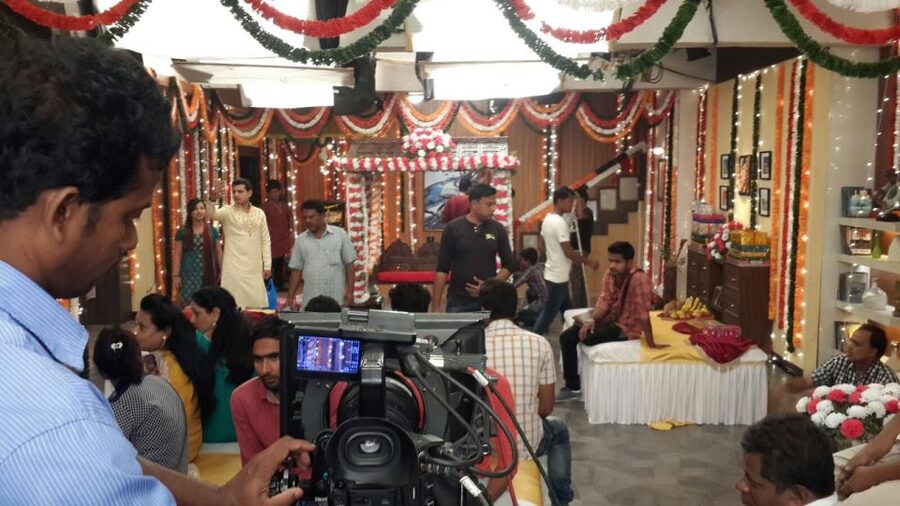 Bollywood Filmcity tour with Dance show. - What to bring, what not to bring, and comfort upgrades