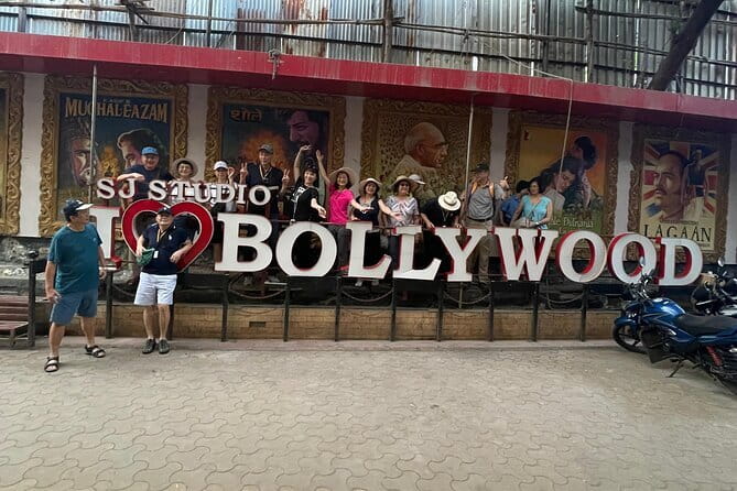 Bollywood Sightseeing and Celebrity Homes Tour by Private Car - Bandra Bandstand: Celebrity Homes With Mumbai Street Reality