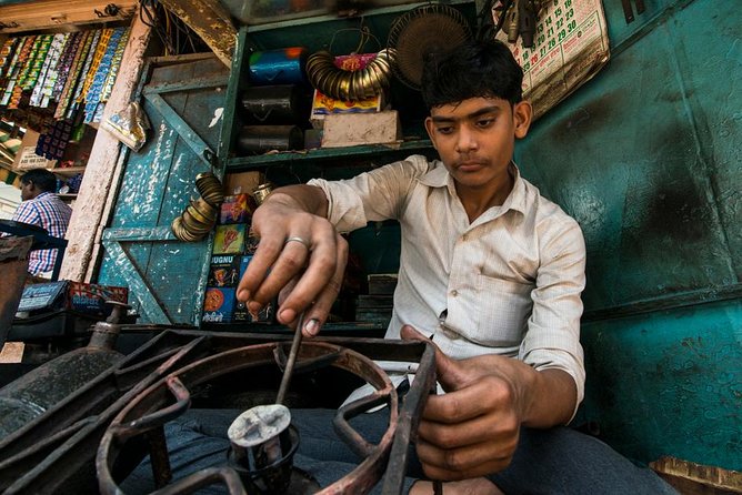 Dharavi- Asia's largest Slum tour with local guide from Dharavi - Clay pots and taking home something handmade