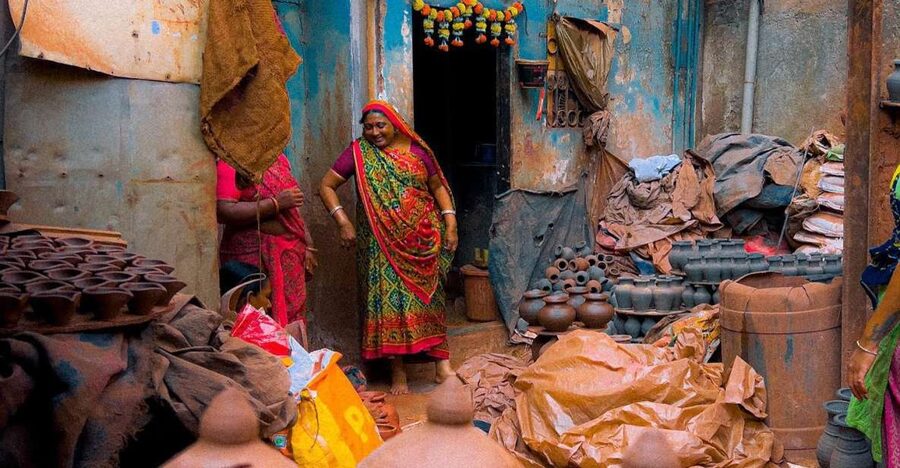 Dharavi: Daily Life inside Asia's Largest Slum walking tour - Practical tips: shoes, scarf, photos, and street awareness