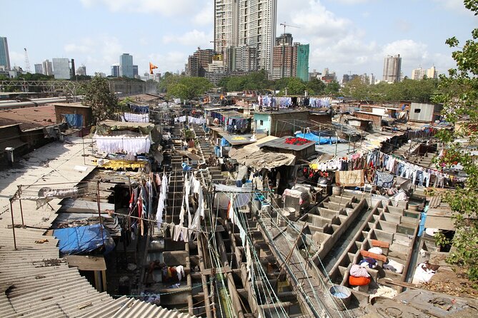 Dharavi, Dhobighat, and Mumbai Dabbawallas - Stop 3: Churchgate dabbawallas in action (and what changes on weekends)