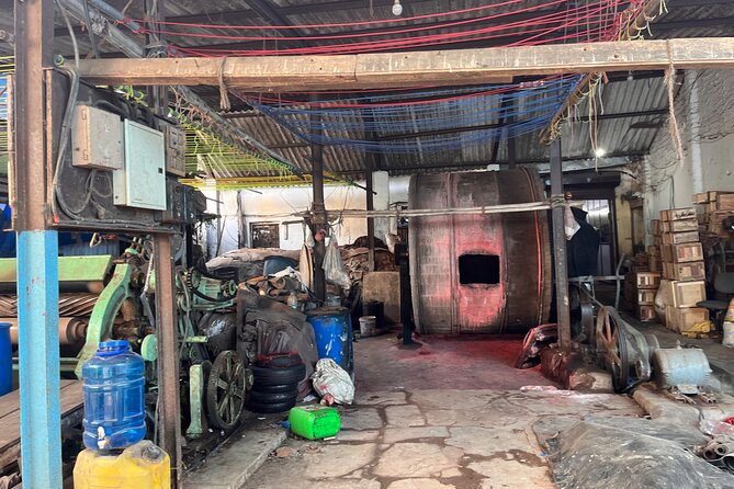Dharavi Slum Walking Tour: Mumbai’s Inspiring Small Industries - Kumbharwada pottery colony: craft inside Dharavi