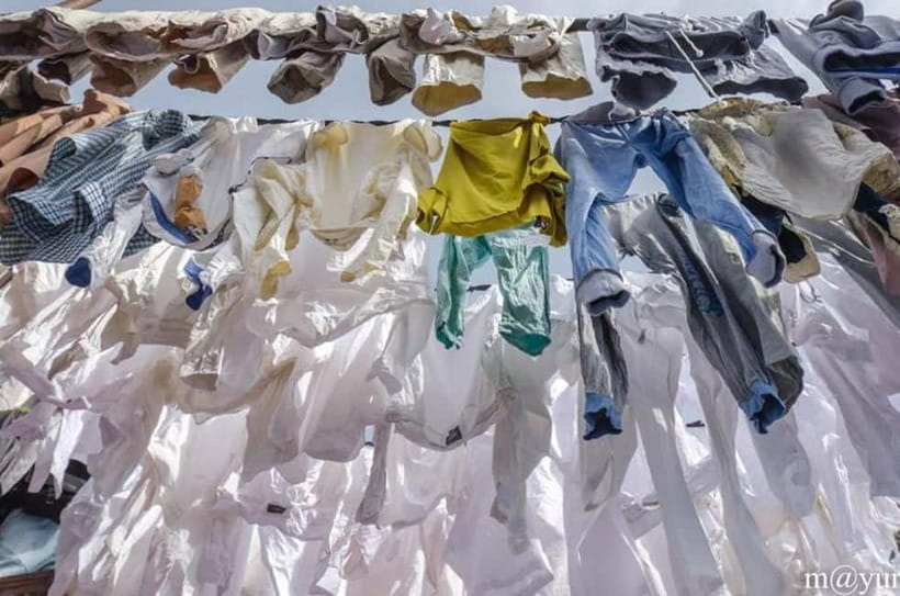 Dhobi Ghat Laundry and Dharavi Slum Tour with Local Train - The local train ride: seeing Mumbai from inside its rhythm