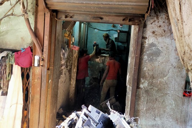 Dhobi Ghat (Open Air Laundry) with Dharavi Slum Guided Tour - Seeing Dhobis Work Up Close (Without Turning It Into a Spectator Show)