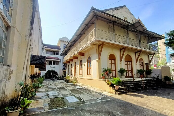 Discover the Hidden Gems of Bandra on an Engaging Walking Tour - Where Bandra West starts making sense fast