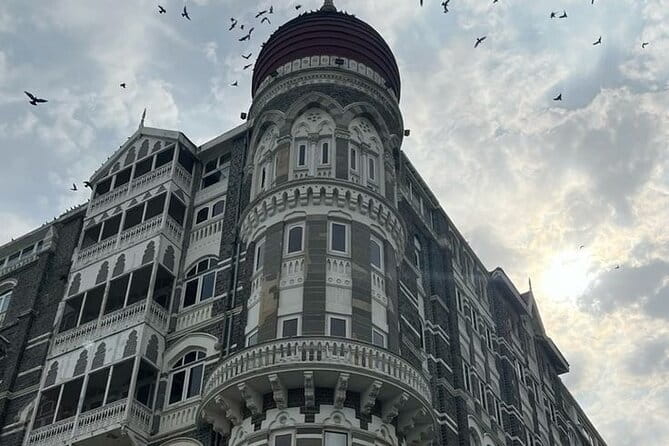 Explore Mumbai Iconic Landmarks and Hidden Gems - Bombay High Court and the University Library: old buildings, serious function