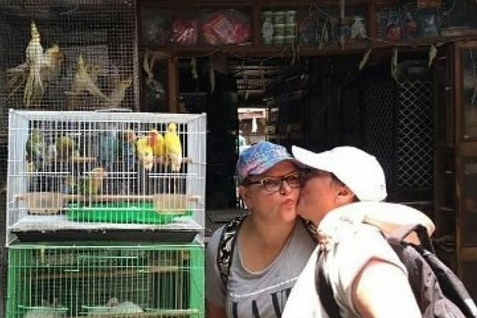 Explore the New colorful places in Mumbai Market Tour - Spice, jewelry, and flower markets: the senses get a job
