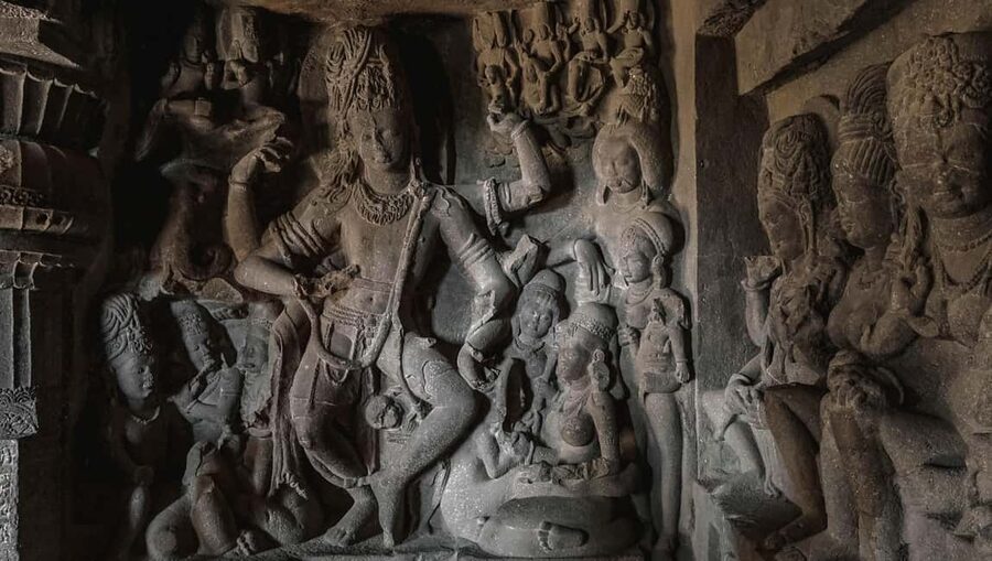 From Mumbai: Ajanta and Ellora Day Tour with Flights - Optional market time in Aurangabad (and near Ajanta)