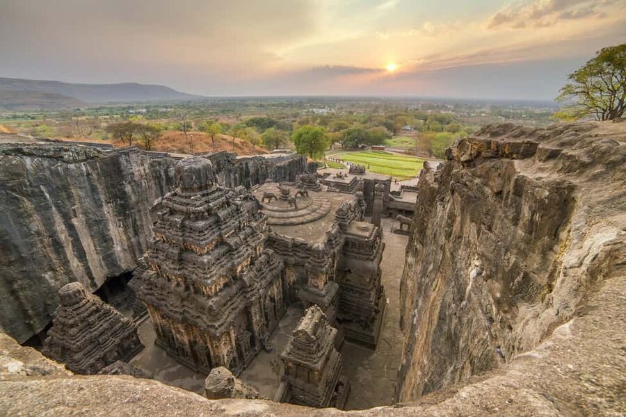 From Mumbai: Ajanta and Ellora Day Tour with Flights - Guide and language options: what you’re really paying for