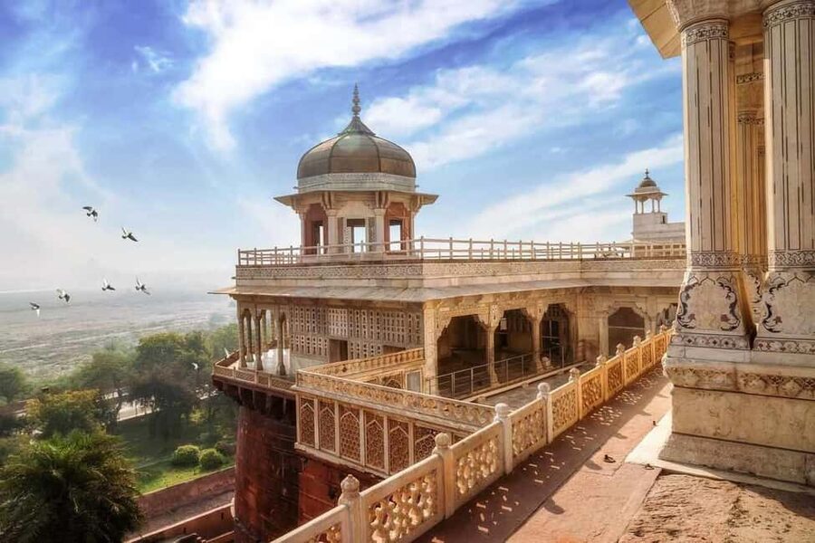 From Mumbai: Same Day Taj Mahal, Agra Tour with Flights - How the Mumbai–Delhi–Agra loop works (and why flights help)