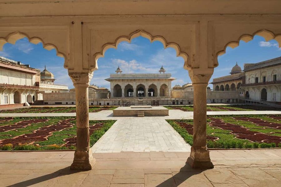 From Mumbai: Same Day Taj Mahal, Agra Tour with Flights - Agra Fort: what you gain beyond the postcard view