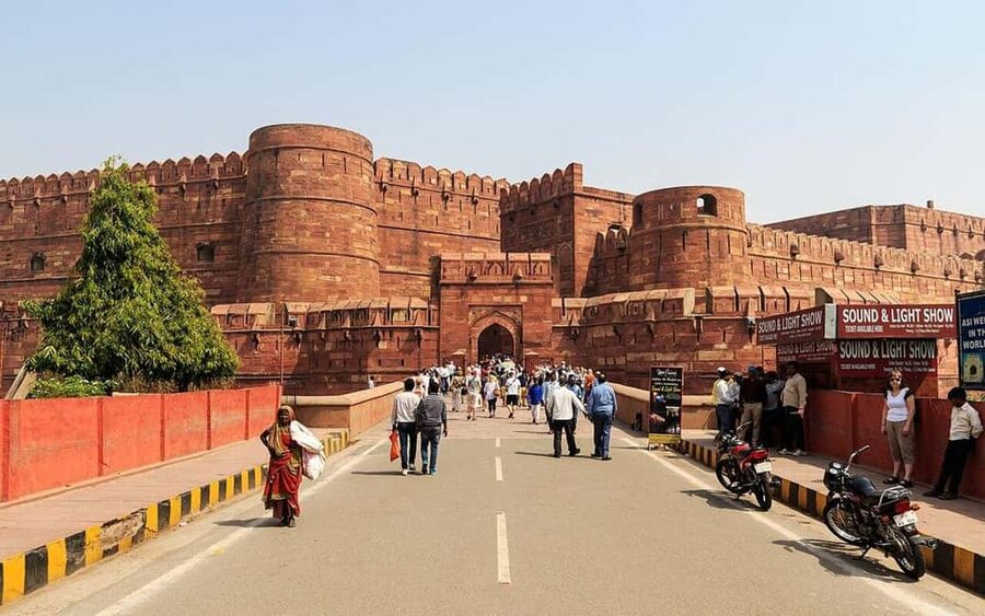From Mumbai: Same Day Taj Mahal, Agra Tour with Flights - Guides and organization: when the day feels smooth
