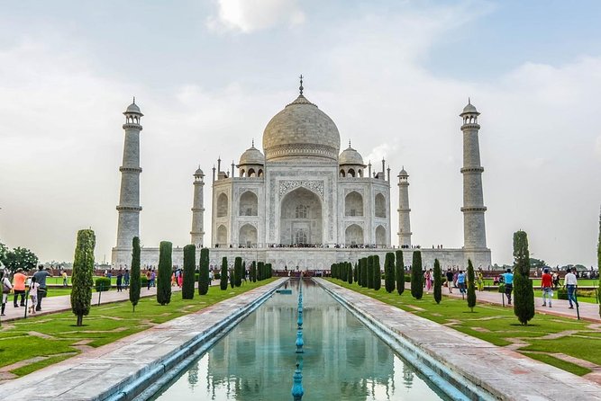 Full-Day Agra Tour with Taj Mahal From Mumbai By Air - Price and logistics: is $620 good value?