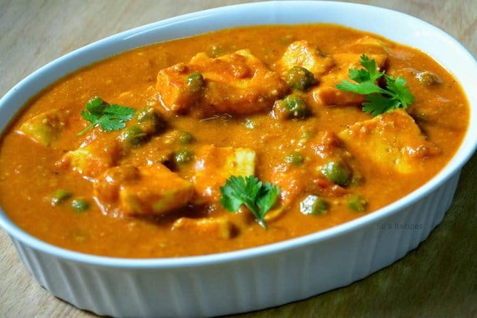 Full-Day Food Tour of Mumbai with Spice Bazaar Visit - Street snacks plus a rare family-style stop
