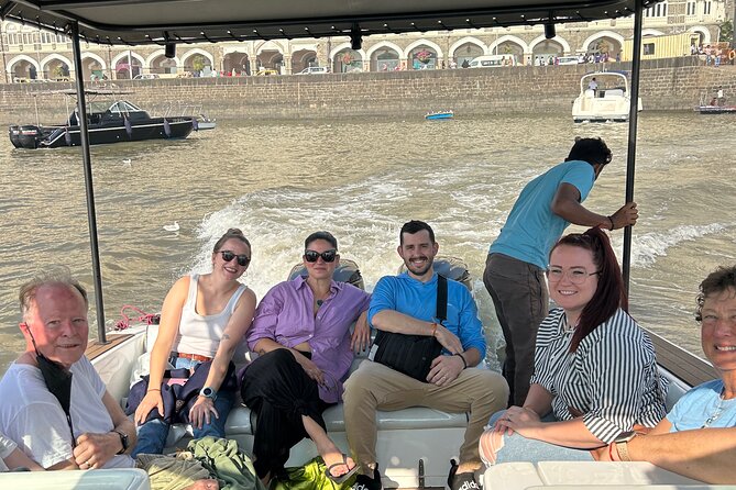 Full Day Mumbai Sightseeing With Elephanta Caves Private Tour - Flora Fountain and Hutatma Chowk: small stop, useful perspective