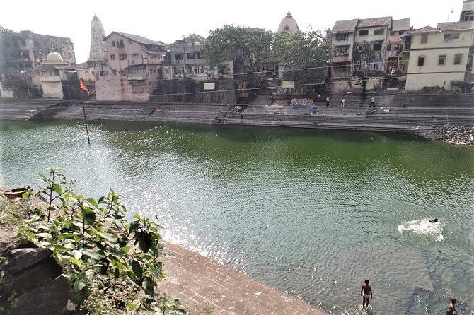 Hidden Jewels and Offbeat Tour of Mumbai - Sassoon Dock: old dock, serious fish market