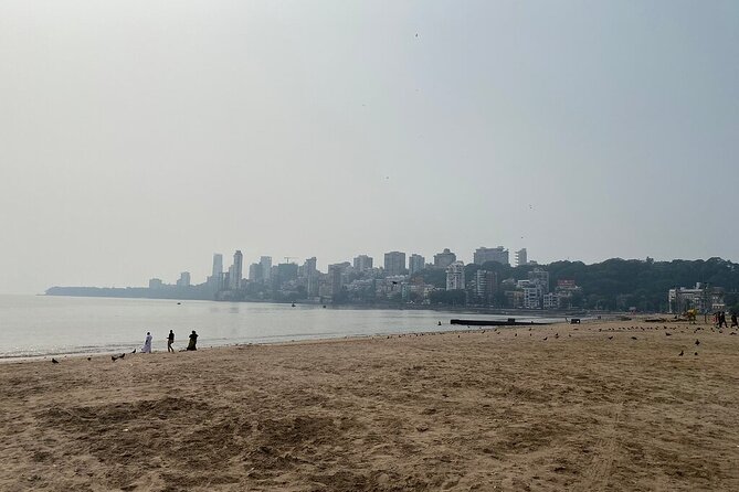 Highlights of Mumbai Sightseeing Tour: TRAVELLERS CHOICE AWARDED - Gateway of India and Colaba: Where Mumbai Looks Out to the Sea