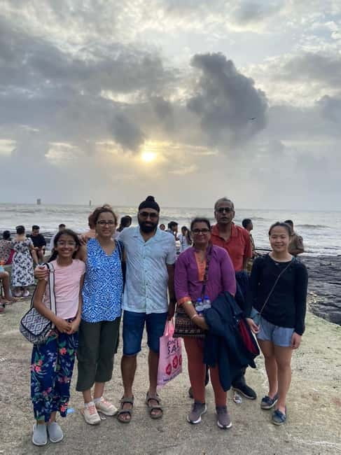 Mumbai: 2-Hour Guided Bandra Walking Tour - Meeting Your Guide: Sanika and Krishna Make It Worth It