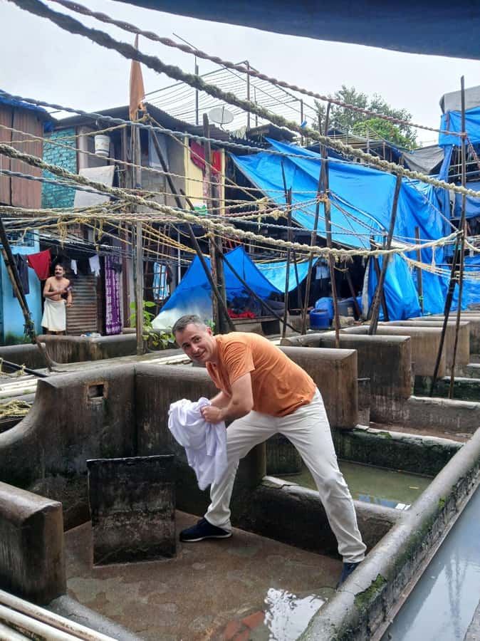 Mumbai: 2 Hours Markets And Temple Tour - The historic Hindu temple stop: small stories that make belief feel practical