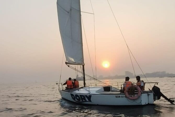 Mumbai Bay Breeze Sail on a Compact Yacht Experience - Sunset Timing: The Light Show You Can Plan For