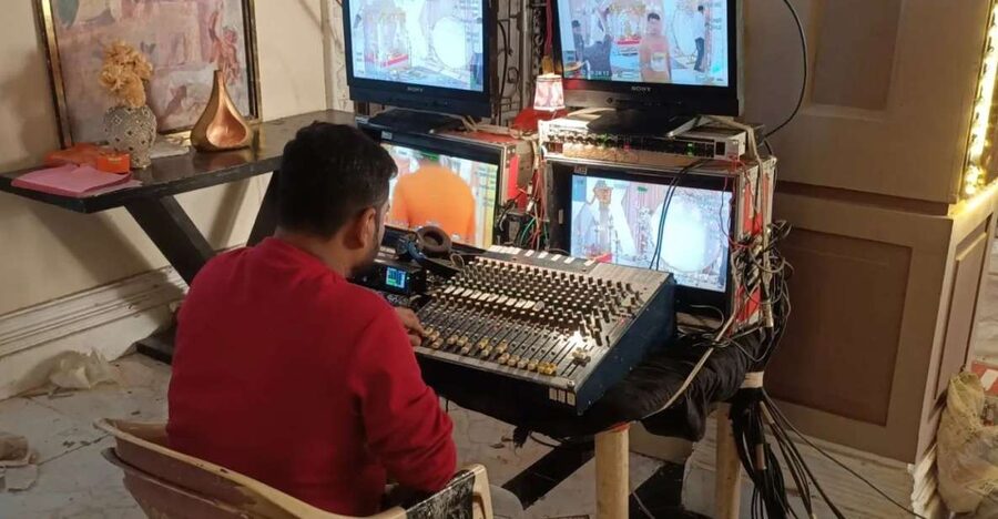 Mumbai: Bollywood Studio Guided Tour with Tickets - Arriving on a Working Set (Where the Action Actually Is)