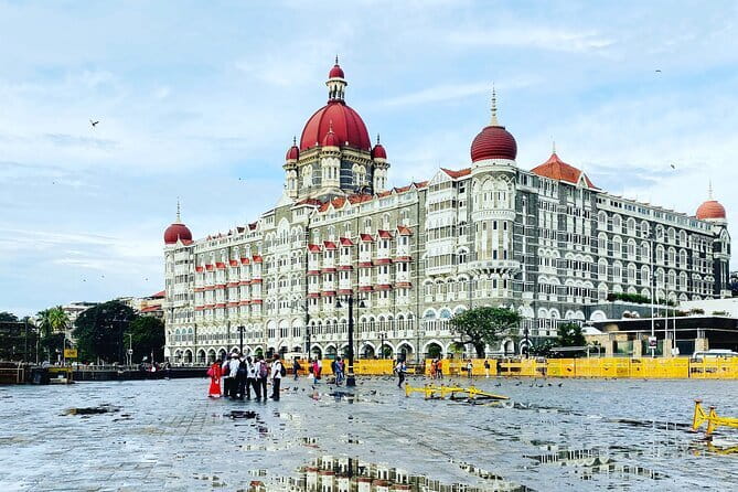 Mumbai By Dawn Morning Markets & The World’s Largest Laundry - Stop 1: Sassoon Dock fish auctions with an eye for process