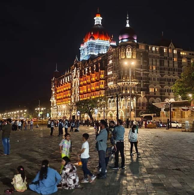 Mumbai City Night Guided Tour with Delicious Street Food - Why Marine Drive at night feels different