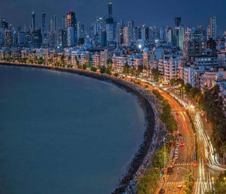 Mumbai City Night Guided Tour with Delicious Street Food - Churchgate and the colonial-era photo stretch