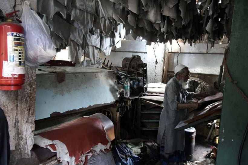 Mumbai: City & Slum Full-Day Exploration - Dhobi Ghat: the working world behind Mumbai’s open-air laundry