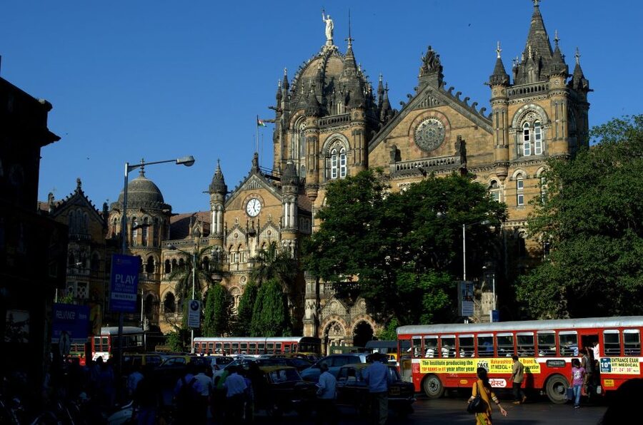 Mumbai: Customizable City Sightseeing Tour with Hotel Pickup - Taj Mahal Palace and Colaba: high-profile hotel energy, then street shopping