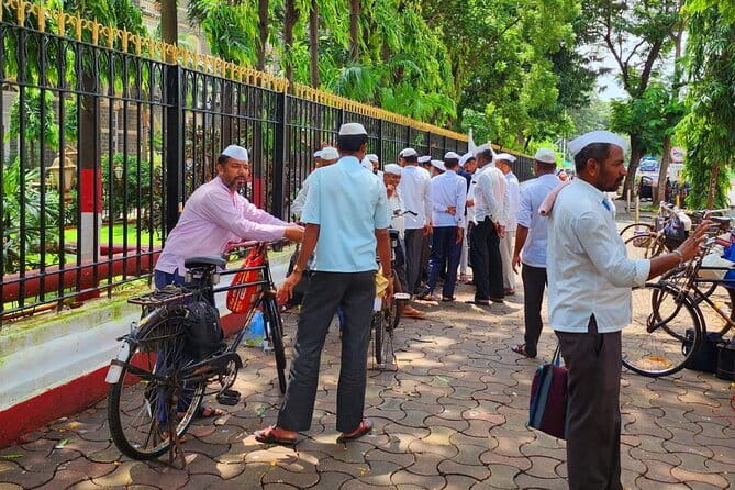 Mumbai Dharavi Slum, Dhobi Ghat & Dabbawala Lunchbox Tour - Three Mumbai Systems in One 3.5-Hour Walk