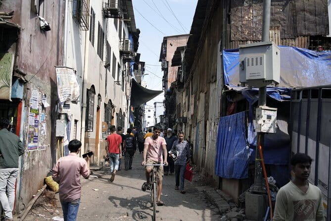 Mumbai Dharavi Slum, Dhobi Ghat & Dabbawala Lunchbox Tour - Stop 2: Dhobi Ghat Open-Air Laundry in Action (35 Minutes)
