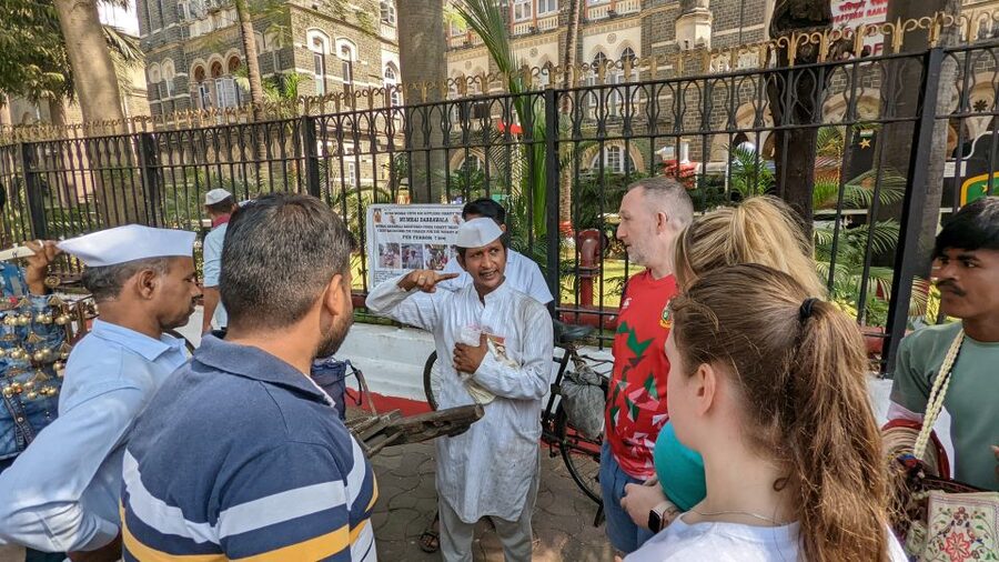 Mumbai: Dharavi Slum, DhobiGhat, and Dabbawallas Tour - Dabbawallas near Churchgate: how lunchbox delivery stays reliable