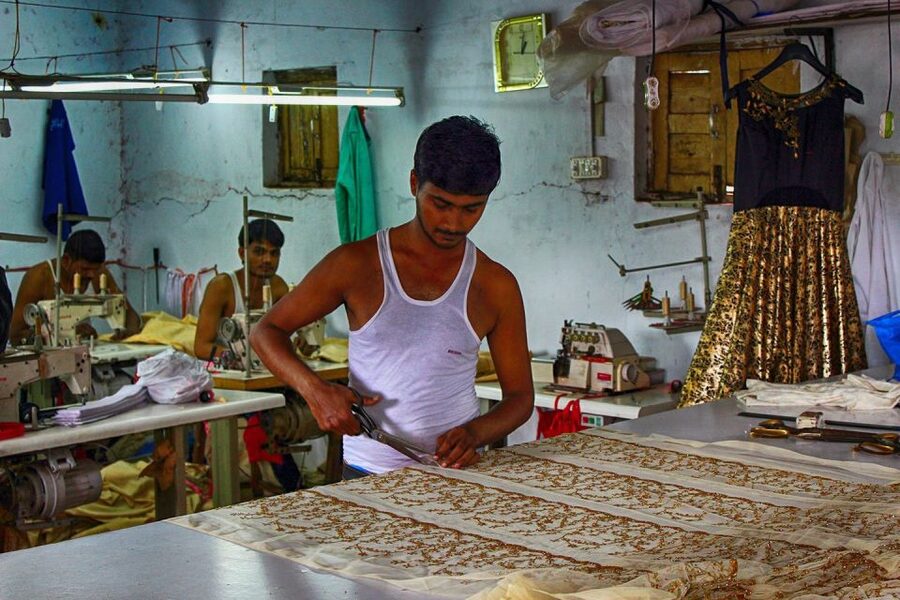 Mumbai: Dharavi Slum Slumdog Millionaire Tour with a Local - First Steps in Dharavi: meet your guide and get your bearings