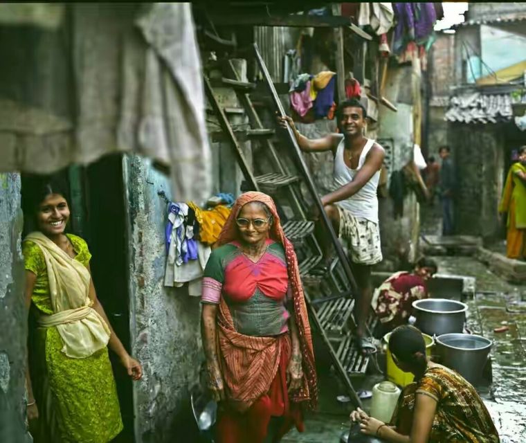 Mumbai: Dharavi Slum Slumdog Millionaire Tour with a Local - Small-Scale Industries and Recycling: how products are made nearby