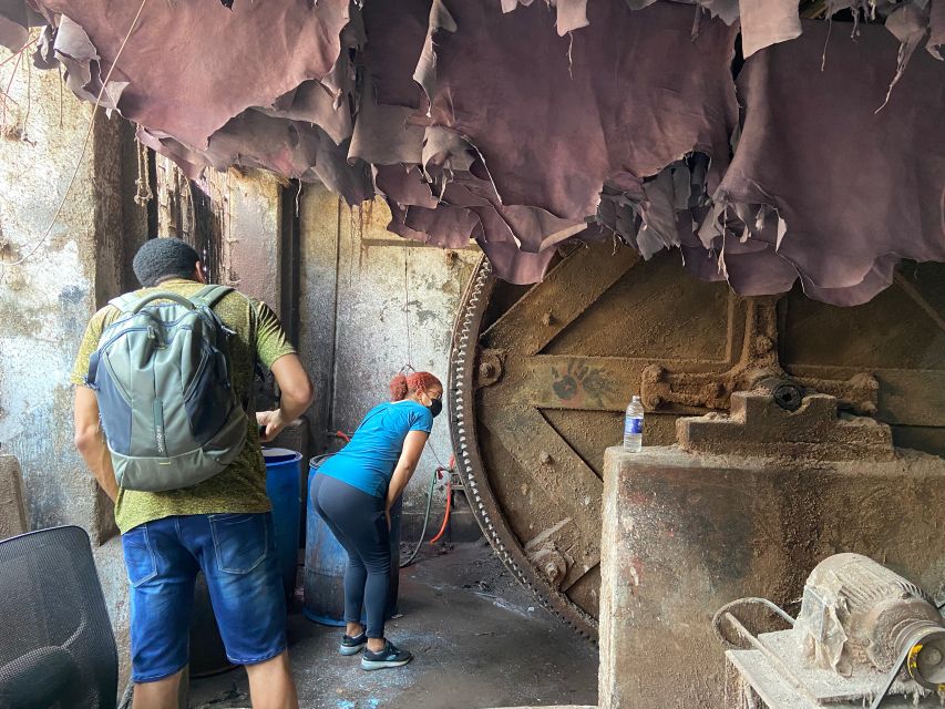 Mumbai: Dharavi Slum Walking Tour by First Female Tour Guide - Third Wave Coffee: starting smart, not stressed