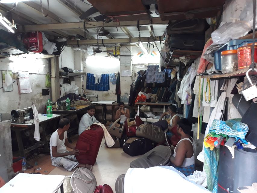 Mumbai: Dharavi Slum Walking Tour with Local Slum Dweller - Faith in Motion: Muslims Building a Shrine for Hindus
