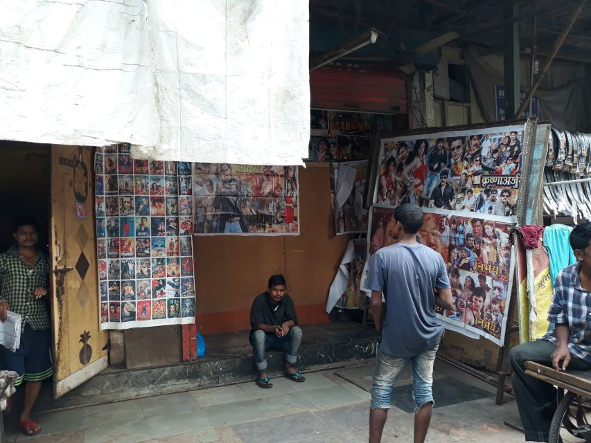 Mumbai: Dharavi Slum Walking Tour with Local Slum Dweller - Lunch With a Local Family: Vegetarian, On the Floor, With Your Hands