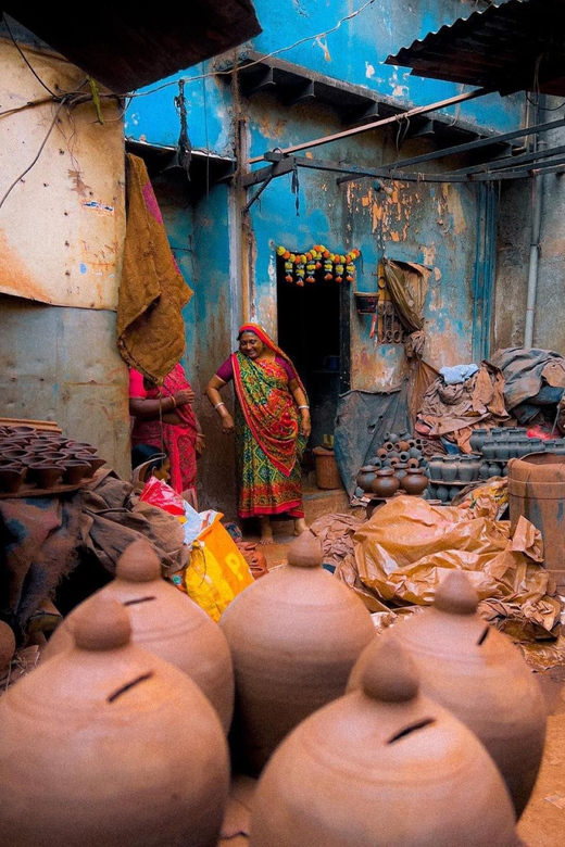 Mumbai: Dhobi Ghat & Dharavi Slum tour - Photo stop and finish at the Dhobi Ghat viewing deck