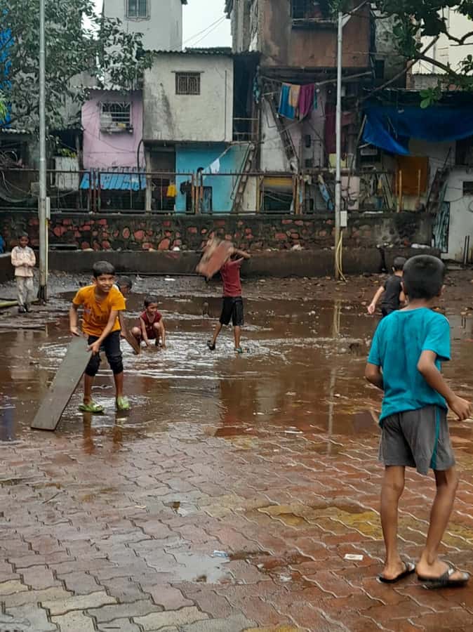 Mumbai:Dhobi Ghat Laundry,Dharavi Slum & Flower market Tour - Your guide matters: why explanations like Shivam’s change everything