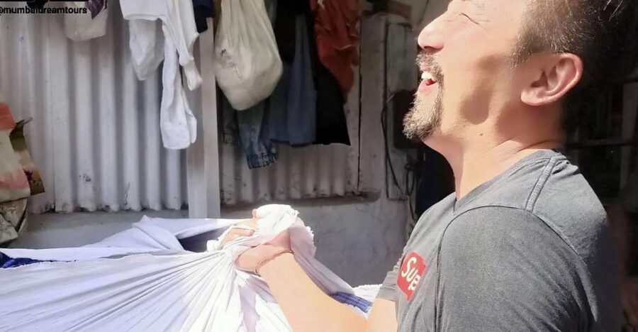 Mumbai: Dhobi Ghat Tour with Dharavi and Train Ride Options - Where The Laundry Runs The City’s Clock