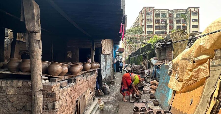 Mumbai: Discover India's Largest Slum -A Local's Perspective - Starting at Third Wave Coffee in Mahim: your easy meetup point