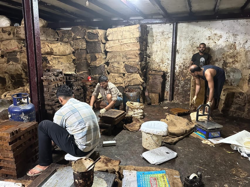 Mumbai: Discover India's Largest Slum -A Local's Perspective - The recycling district: seeing waste become materials