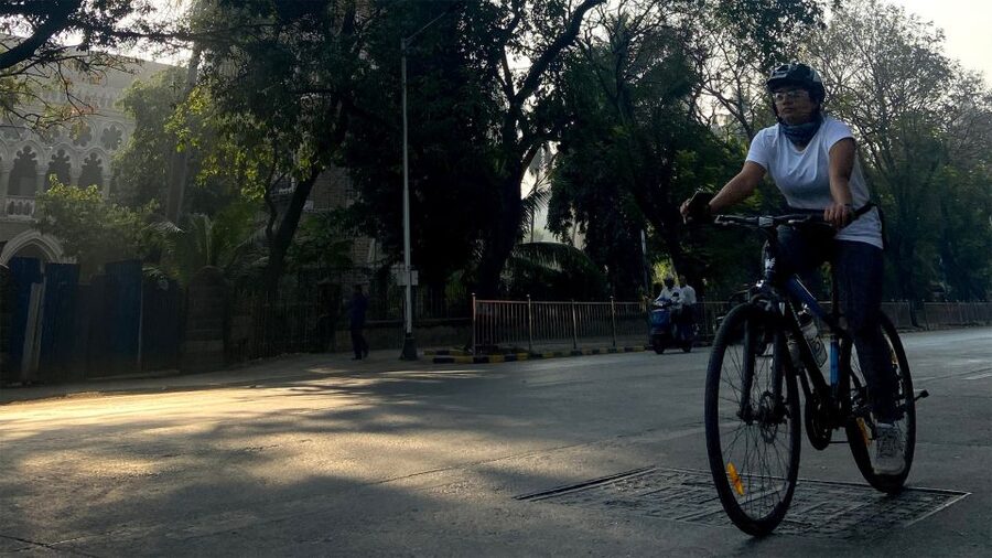 Mumbai: Early Morning Bicycle Tour - Sassoon Dock fish market: riding into the morning workday