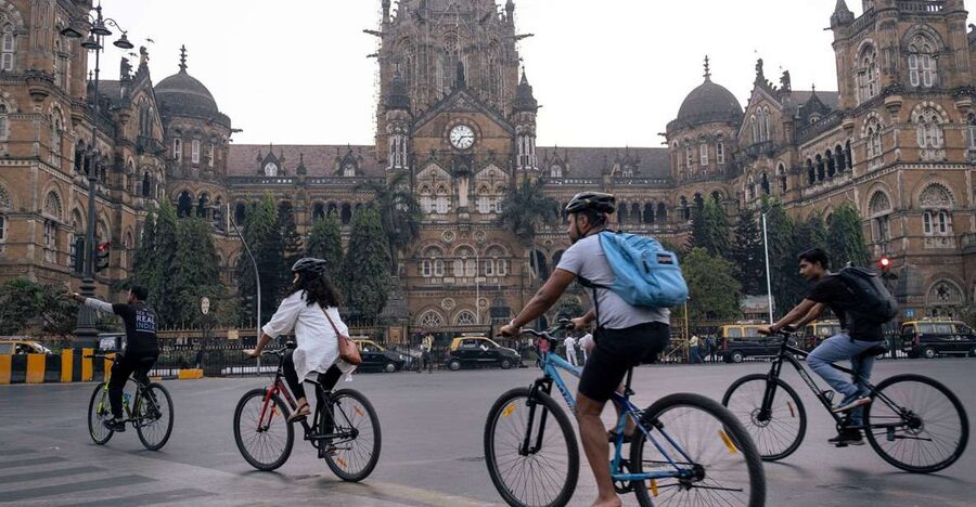 Mumbai: Early Morning Bicycle Tour - Madras Cafe breakfast: the payoff after about 14km
