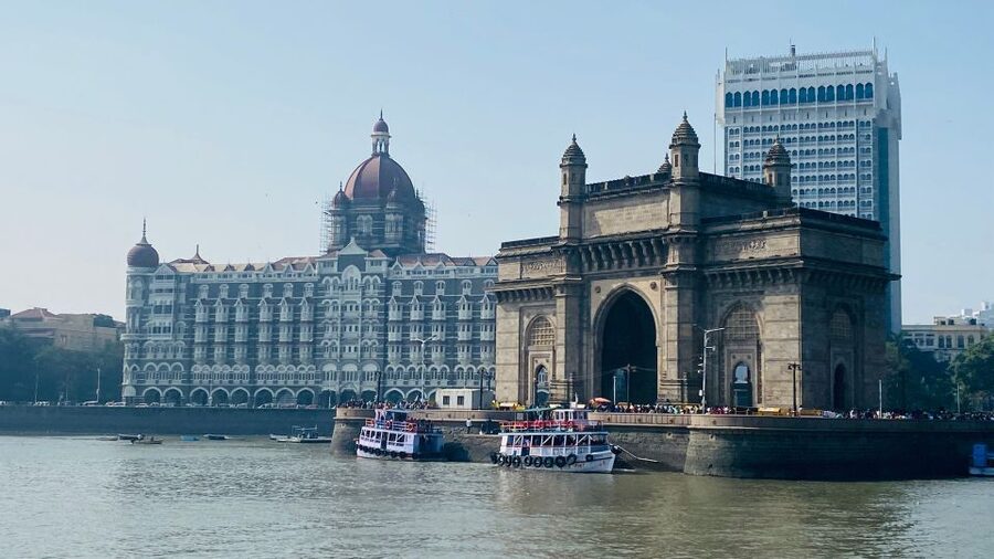 Mumbai: Elephanta Island and Elephanta Caves Guided Tour - Group size and pacing: up to 8 keeps it human