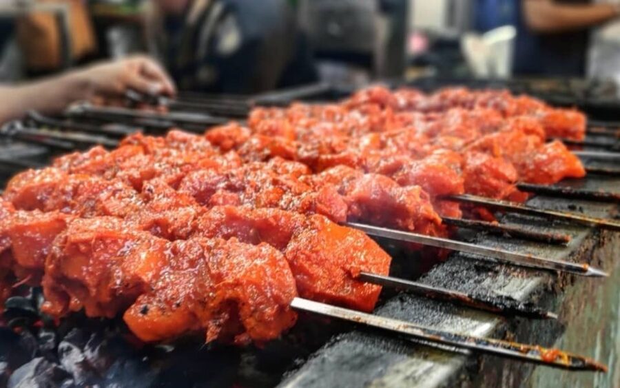 Mumbai: Evening Local Street Food Tour with Sightseeing - Should you book this Mumbai evening street-food tour?