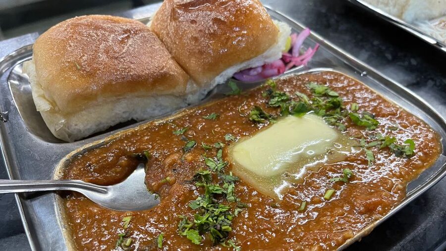 Mumbai: Evening Street Food Tasting & Cultural Market Tour - Starting point at Aaram Vada Pav: your first hit of flavor